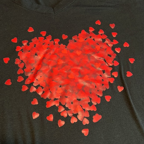 Black plus size tshirt with hearts decal - Picture 2 of 5